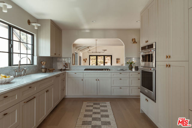 10 Village Circle, Manhattan Beach, California 90266, 3 Bedrooms Bedrooms, ,2 BathroomsBathrooms,Residential,For Sale,Village,25585917