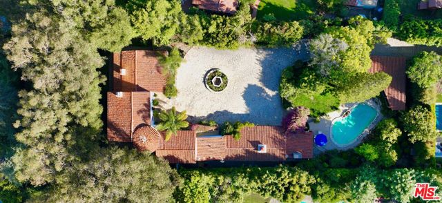 334 N Carmelina Avenue, Los Angeles CA: https://media.crmls.org/mediaz/463a8c71-6609-4696-8111-24acb6ef7e24.jpg