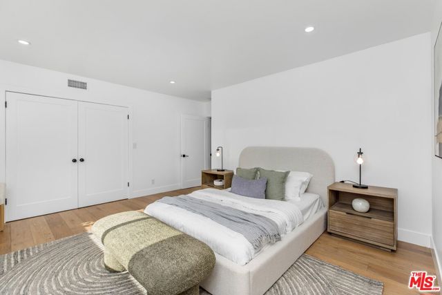 5200 Del Moreno Drive, Woodland Hills CA: https://media.crmls.org/mediaz/463ac13e-7bc1-4a96-84e2-8941ff25c68d.jpg