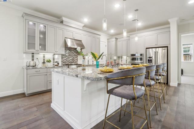 3454 Cinnamon Ridge Rd, San Ramon CA: https://media.crmls.org/mediaz/463ad1c3-ebbb-4bf2-8d75-d1426a5da4cd.jpg