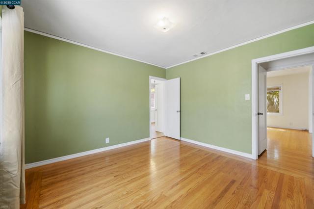 10536 Sheldon St, Oakland CA: https://media.crmls.org/mediaz/463ad293-0e7e-4ac0-9a92-e7c04794038e.jpg