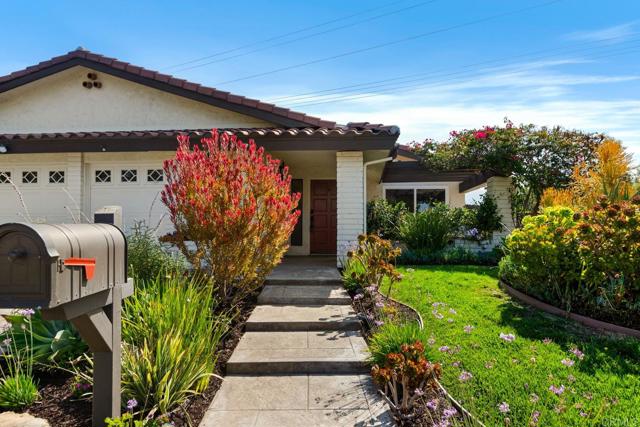 13837 Tam O Shanter Court, Poway CA: https://media.crmls.org/mediaz/463af819-c834-4377-a700-5cd56a4b8e22.jpg