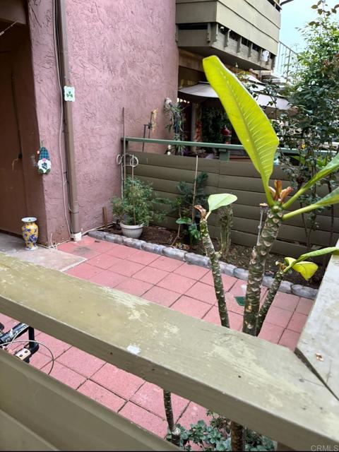 2041 E Grand Avenue, Escondido CA: https://media.crmls.org/mediaz/463b64cd-91ef-44c0-8dad-cde07d856e7a.jpg