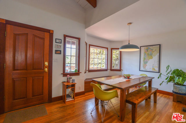 11136 Lucerne Avenue, Culver City CA: https://media.crmls.org/mediaz/463c40af-2bcb-4cc7-8b53-44ff92387322.jpg