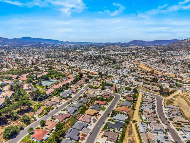 1261 La Mirada Ave, Escondido CA: https://media.crmls.org/mediaz/463c90bb-e78d-4ece-a9c1-ec19125b7519.jpg