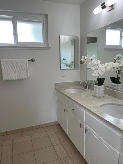 5833 Pentz Way, San Jose CA: https://media.crmls.org/mediaz/463cb693-9df3-4d57-86a8-4e0b6c2fba72.jpg