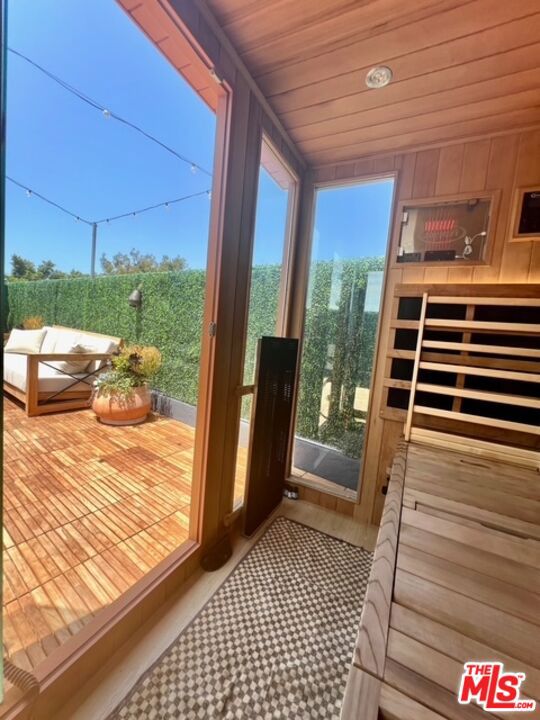 2513 Lincoln Boulevard, Venice CA: https://media.crmls.org/mediaz/463cc61f-1f00-4bc3-beb2-361b3044f0cf.jpg