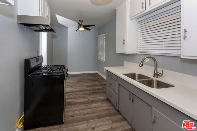 1430 Chestnut Avenue, Long Beach CA: https://media.crmls.org/mediaz/463cc73f-f6a3-4797-a843-0624dfccbbb5.jpg