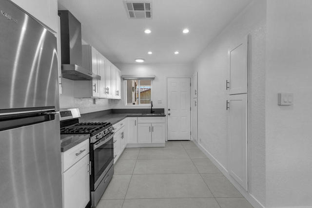 44635 San Carlos Avenue, Palm Desert CA: https://media.crmls.org/mediaz/463d7c2a-b4dc-4e7d-9870-65673fc6921e.jpg
