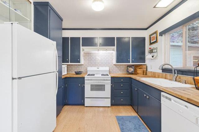 345 Saint Francis Drive, Boulder Creek CA: https://media.crmls.org/mediaz/463d81f6-e20d-4c27-a1c8-2f6191981c34.jpg
