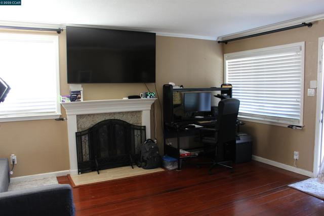 2956 Mckenzie Dr, Richmond CA: https://media.crmls.org/mediaz/463dff13-c4ef-4fd8-ba58-cc36cec16c83.jpg