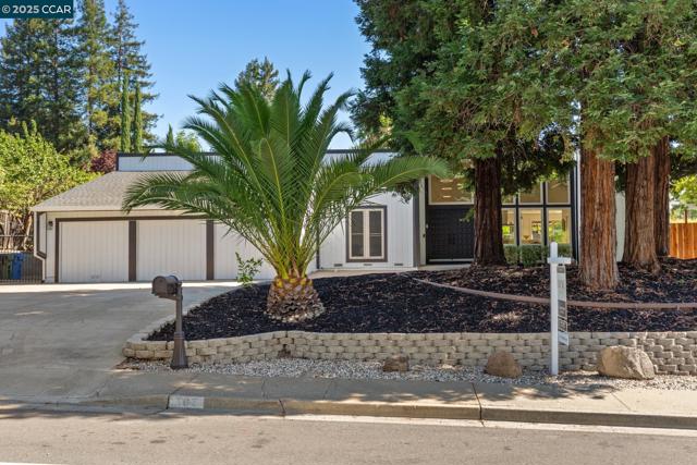 865 El Cerro Blvd, Danville CA: https://media.crmls.org/mediaz/463e253a-861b-4c56-a4fe-5ad755ce1417.jpg