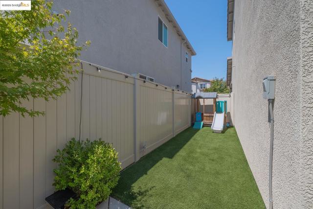 3807 Bridgemeadow Way, Sacramento CA: https://media.crmls.org/mediaz/463e2da3-529e-43b6-a461-2c6e33de6b23.jpg