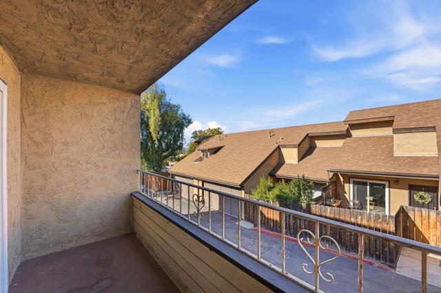 1585 Stone Edge Cir, El Cajon CA: https://media.crmls.org/mediaz/463f3ee1-2b85-4431-99b0-dea3cc01cd2c.jpg