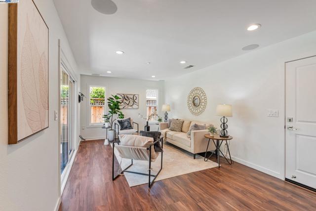 Image 18 of 43 For 41674 Mahoney St