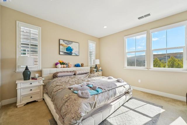 7213 Calistoga Ln, Dublin CA: https://media.crmls.org/mediaz/463f9557-53d7-4f5e-a904-33284ec262b5.jpg