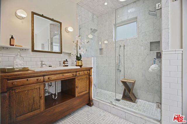 1210 Cabrillo Avenue, Venice CA: https://media.crmls.org/mediaz/463fd5e0-4a83-454f-836c-b895ac4cd4ca.jpg