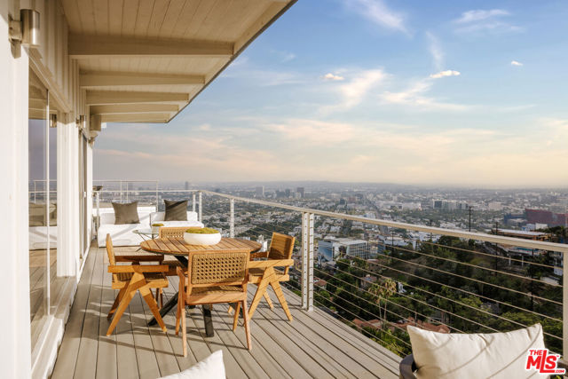 8558 Hollywood Boulevard, Los Angeles CA: https://media.crmls.org/mediaz/463ff8d1-2421-4327-a7bd-f2d151e783ef.jpg