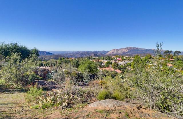 602 Starbright Ln, Alpine CA: https://media.crmls.org/mediaz/463ffe5d-47f5-45a9-b9bd-a873b982df47.jpg