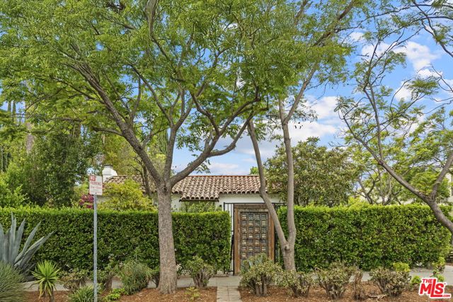 951 N Martel Avenue, Los Angeles CA: https://media.crmls.org/mediaz/46400d40-0af5-4224-9dd7-bba7d369b180.jpg