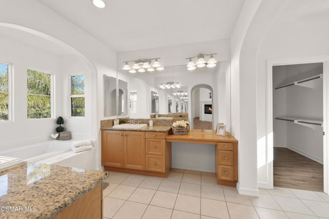 13290 Red Bird Court, Moorpark CA: https://media.crmls.org/mediaz/46405e3a-7e66-4cb0-bb9a-24f81c6f03a8.jpg