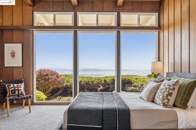 1 Garden Dr, Kensington CA: https://media.crmls.org/mediaz/4640befa-8cc1-47ec-b7ed-3fa2530c5446.jpg