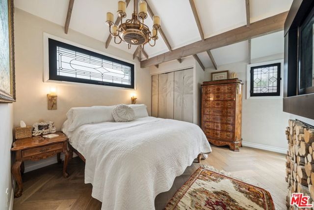 2116 3rd Street, Santa Monica CA: https://media.crmls.org/mediaz/4640d51f-557d-4720-a059-80c1bcd97665.jpg