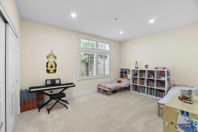 530 El Camino Real, Burlingame CA: https://media.crmls.org/mediaz/46410ad5-c441-422a-b5b3-35ec505d0b11.jpg
