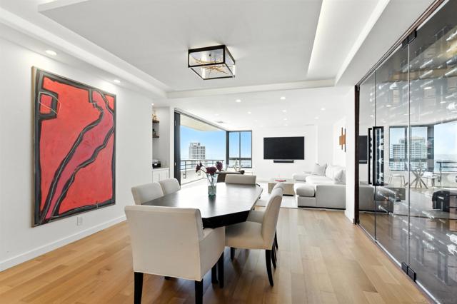 700 Front St, San Diego CA: https://media.crmls.org/mediaz/4641274e-2f01-4247-8b2b-40268ba09409.jpg