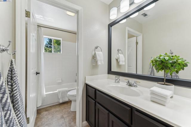 1159 Vintner Pl, Livermore CA: https://media.crmls.org/mediaz/46414bd3-016b-4ed6-adfa-dfbc478400ab.jpg