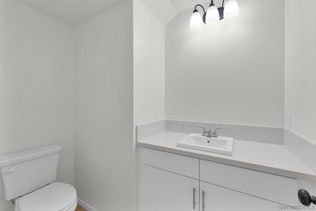 28203 Verdant Ct, Valley Center CA: https://media.crmls.org/mediaz/4641e08e-80d9-43a9-aabb-3d4721a10cda.jpg