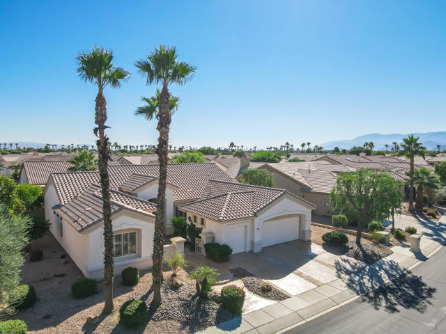 35882 Royal Sage Court, Palm Desert CA: https://media.crmls.org/mediaz/46421ec0-4cec-43ea-bed4-7dcfd00fdc94.jpg