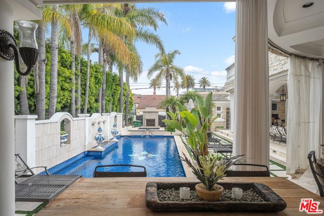 136 Georgina Avenue, Santa Monica CA: https://media.crmls.org/mediaz/46422846-5117-47c6-a1ea-f8a7f4badf66.jpg