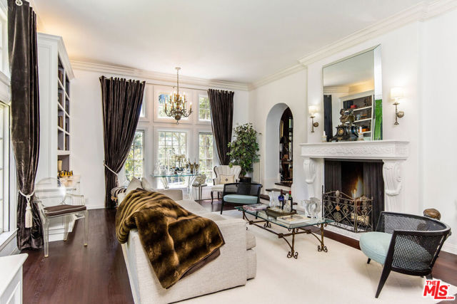 10335 Wilshire Boulevard, Los Angeles CA: https://media.crmls.org/mediaz/46435a8a-66dd-4462-b5ec-88ca5929f424.jpg