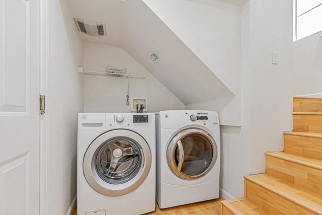 39 Cloud Walk, Milpitas CA: https://media.crmls.org/mediaz/464361c8-6821-4d81-80e0-81aacd5557ad.jpg