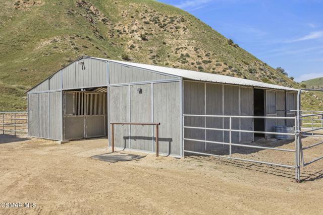 2837 Clear Canyon Road, Lebec CA: https://media.crmls.org/mediaz/46447570-4690-4e9e-8861-26c1249ca014.jpg