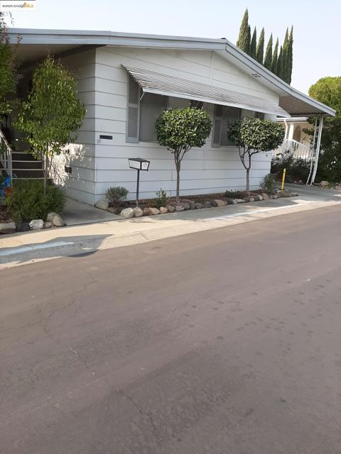 91 Diana Way, Antioch CA: https://media.crmls.org/mediaz/4644b6fb-8086-489c-a174-2786c74f764b.jpg