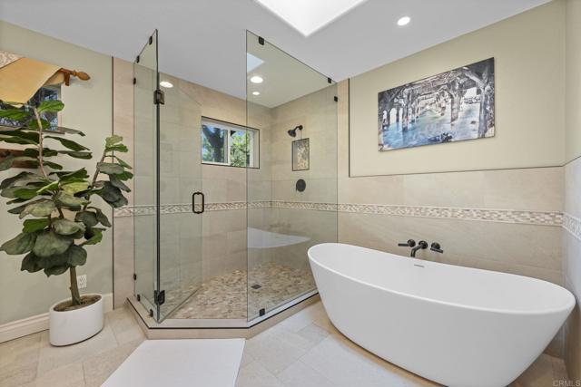 31619 21 Via Puerta Del Sol, Bonsall CA: https://media.crmls.org/mediaz/4644f4c8-f3cb-461d-b30b-e8f4571658e1.jpg