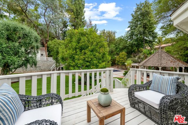 19159 Rosita Street, Tarzana CA: https://media.crmls.org/mediaz/46453835-d383-4a1a-8efb-b97e8708fef2.jpg