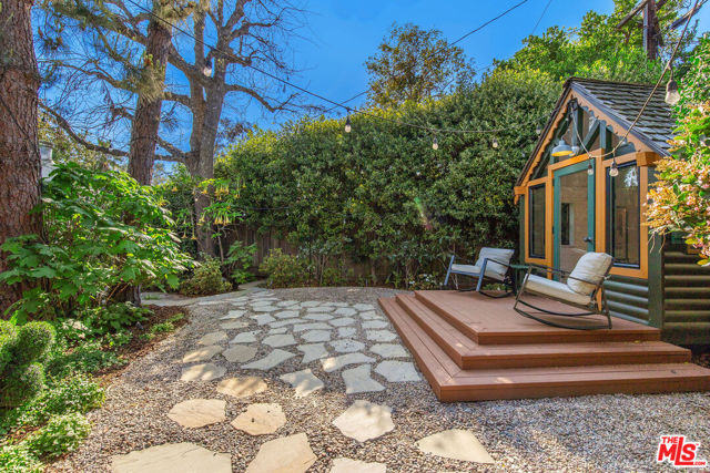 10155 Valley Spring Lane, Toluca Lake CA: https://media.crmls.org/mediaz/46456ce5-dd41-4c5c-8dd8-42018dbcb479.jpg