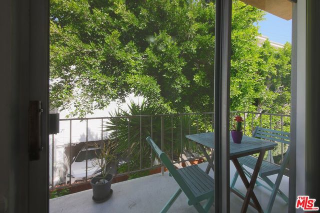 Drew Fenton | 11933 Darlington Avenue Los Angeles CA | MLS: 7171698