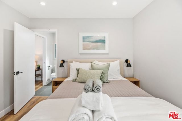 5830 Desert View Drive, La Jolla CA: https://media.crmls.org/mediaz/46465380-dc52-4716-9524-8a622e831745.jpg
