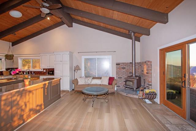 Detail Gallery Image 6 of 60 For 1330 Sugarbush Dr, Vista,  CA 92084 - 4 Beds | 3 Baths