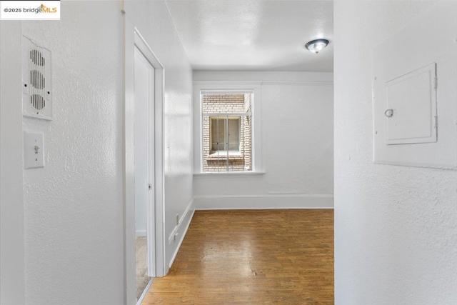 498 25th Street, Oakland CA: https://media.crmls.org/mediaz/4646a33a-912c-4c4c-8d7c-cd870d50b8b0.jpg
