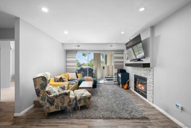 11325 Affinity Ct, San Diego CA: https://media.crmls.org/mediaz/46479031-89bb-420f-af4c-078f75468f30.jpg