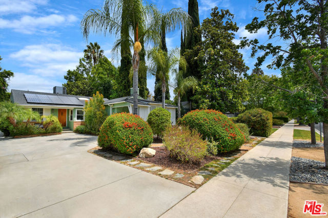5460 Noble Avenue photo 3