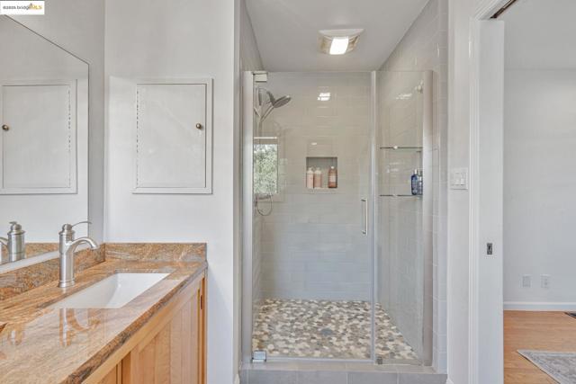 3336 Oak Ct, Lafayette CA: https://media.crmls.org/mediaz/4647b34f-8921-4d99-80f8-73542b260327.jpg