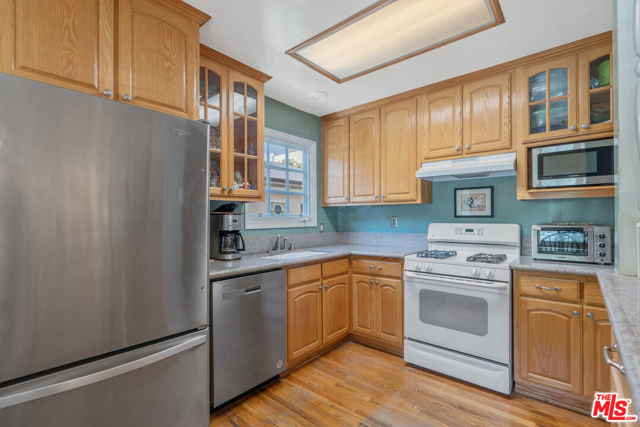 4436 Stansbury Avenue, Sherman Oaks CA: https://media.crmls.org/mediaz/4647c96f-6c15-4be9-ba7e-8afca961ac2d.jpg