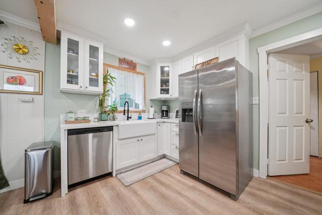 4151 Homewood Court, Riverside CA: https://media.crmls.org/mediaz/4647cf46-7745-40d2-9217-d78c4b8b3158.jpg