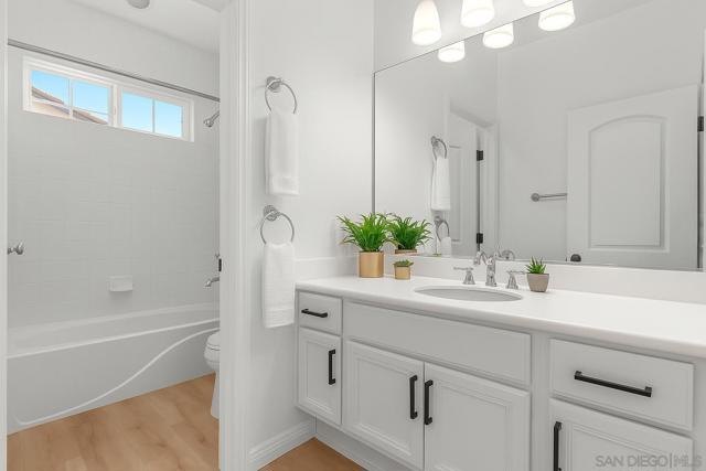 1120 Championship Rd, Oceanside CA: https://media.crmls.org/mediaz/4647d36b-b836-4984-8414-4ff838ade415.jpg